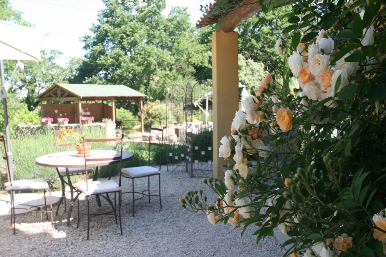 Le Mas Des Pierres Blanches Bed & Breakfast Venasque Luaran gambar