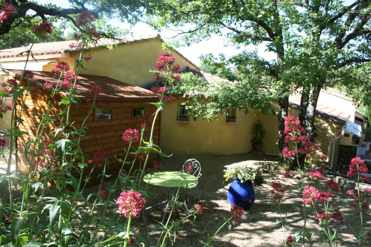 Le Mas Des Pierres Blanches Bed & Breakfast Venasque Luaran gambar